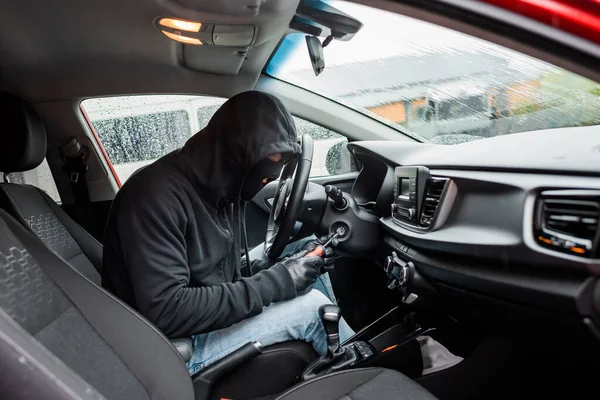 Side View Theft Balaclava Leather Gloves Using Screwdriver Car — Stock Photo, Image