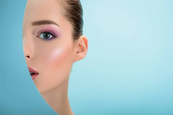 Portrait Beautiful Woman Glossy Lips Pink Eyeshadow Paper Hole Isolated — Stock Photo, Image