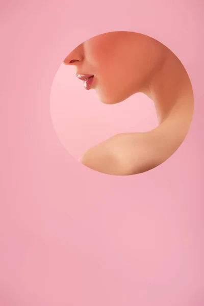 Cropped View Beautiful Naked Woman Shiny Lips Paper Hole Isolated — Stock Photo, Image