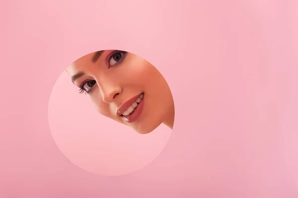 Portrait Beautiful Smiling Woman Shiny Makeup Paper Hole Isolated Pink — Stock Photo, Image