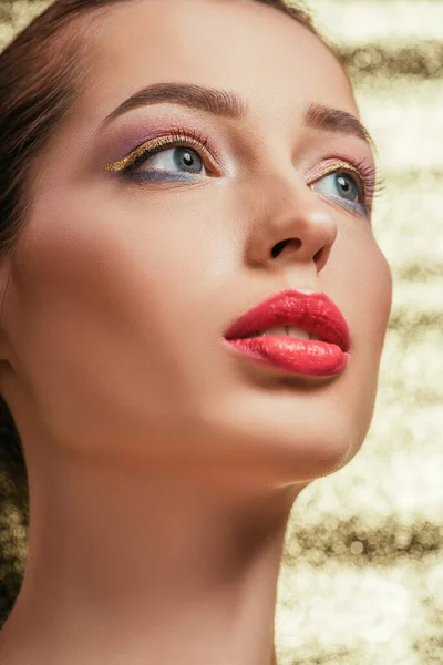 Portrait Beautiful Woman Shiny Makeup Looking Away Golden Background — Stock Photo, Image