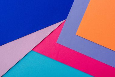 Turuncu, pembe, mavi ve mor kağıtlı soyut geometrik arkaplan