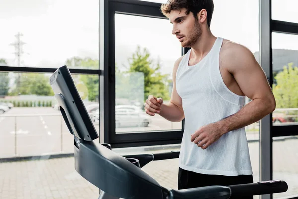 Handsome Sportsman Looking Screen Modern Treadmill — Stock Photo, Image
