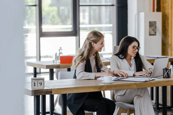 Selective Focus Happy Businesswomen Looking Laptop Office — Stock Photo, Image