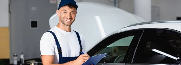 Panoramic Concept Happy Mechanic Cap Holding Clipboard Modern Car — Stock Photo, Image