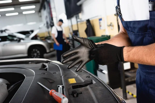 Cropped View Mechanic Overalls Wearing Latex Gloves Car Workshop — Stock Photo, Image