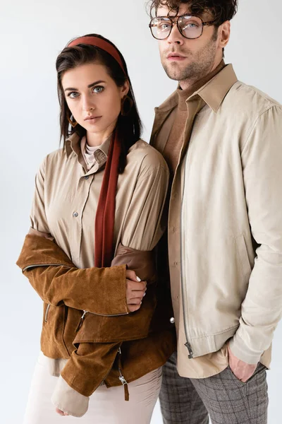 Fashionable Couple Autumn Clothes Looking Camera While Posing Grey — Stock Photo, Image