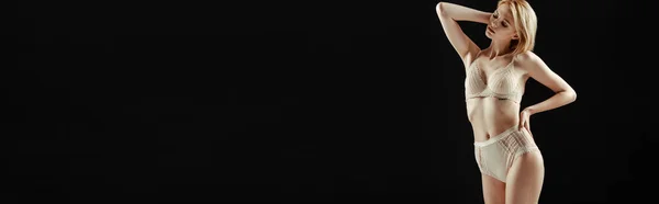 Горизонтальное Изображение Красивой Женщины Бежевом Нижнем Белье Позирующей Изолированно Черном — стоковое фото