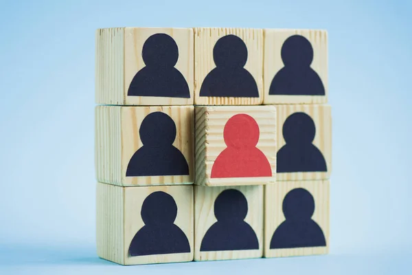 Square Wooden Blocks Black Red Human Icons Blue Background Leadership — Stock Photo, Image