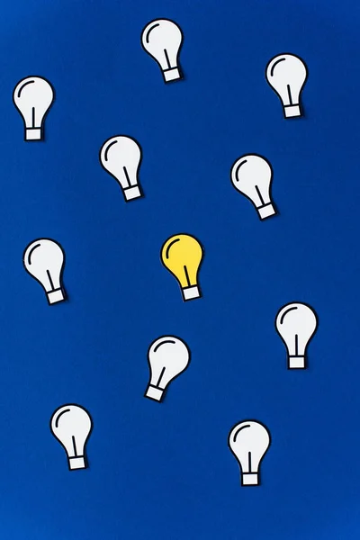 Ansicht Von Papierlampen Auf Blauem Hintergrund Geschäftskonzept — Stockfoto