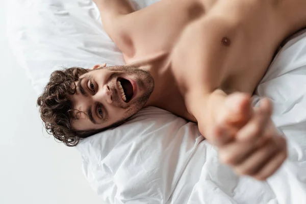 Selective Focus Cheerful Shirtless Man Pulling Hand Camera Isolated White — Stock Photo, Image
