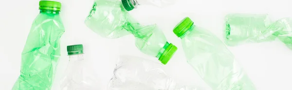Orientamento Panoramico Delle Bottiglie Plastica Stropicciata Sulla Superficie Bianca Concetto — Foto Stock