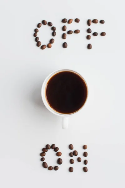 Top View Bogstaver Lavet Kaffebønner Nær Kop Hvid Overflade - Stock-foto