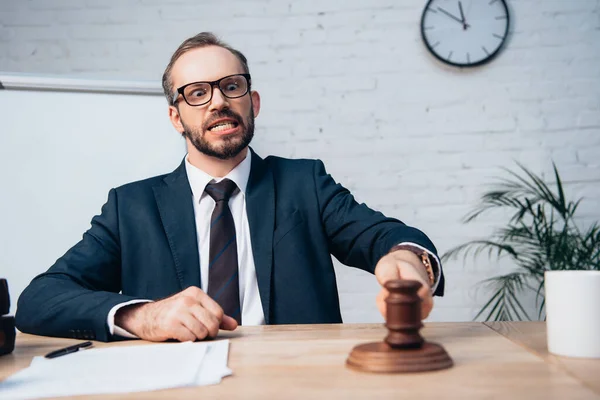 Selective Focus Bearded Judge Glasses Suit Holding Gavel Documents — Stock Photo, Image