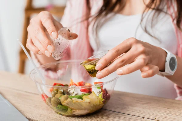 Cropped View Woman Holding Sauce Salad Takeaway Container — Stock Photo, Image