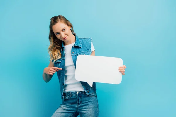 Young Woman Denim Clothes Pointing Speech Bubble While Looking Camera — Stock Photo, Image