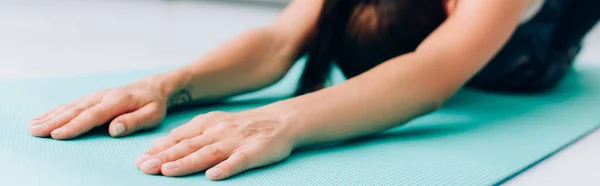 Horizontal Crop Sportswoman Stretching Fitness Mat — Stock Photo, Image