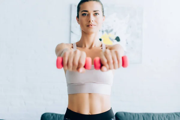 Selective Focus Brunette Sportswoman Working Out Pink Dumbbells Home — Stock Photo, Image