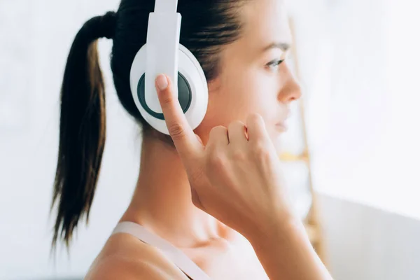 Side View Brunette Woman Touching Headphones Home — Stock Photo, Image