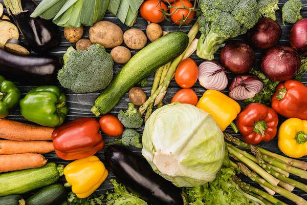 Bovenaanzicht Van Verse Kleurrijke Smakelijke Groenten — Stockfoto