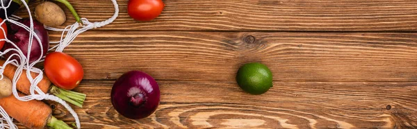 Top View Fresh Ripe Vegetables Scattered String Bag Wooden Table — Stock Photo, Image