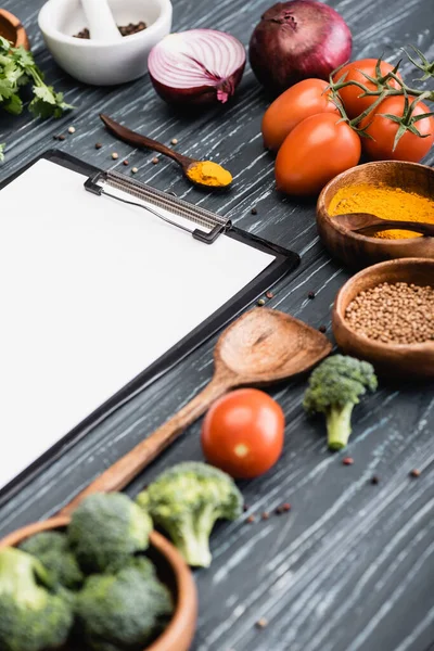 Selective Focus Blank Clipboard Spices Vegetables Wooden Surface — Stock Photo, Image