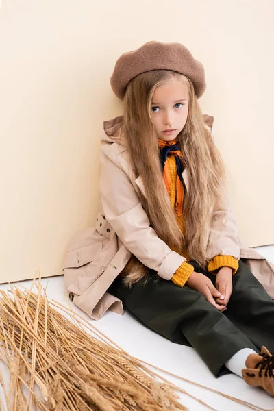 Fashionable Blonde Girl Autumn Outfit Sitting Floor Wheat Spikes Beige — Stock Photo, Image