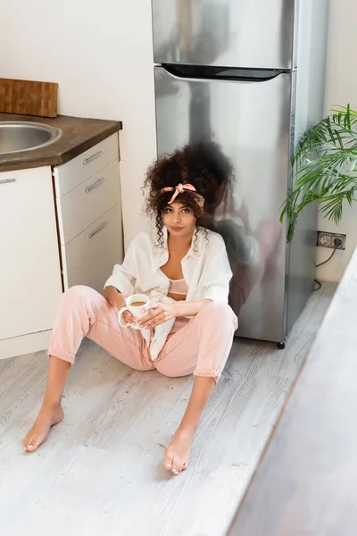 Curly Woman Sitting Kitchen Floor Cup Coffee — Stock Photo, Image
