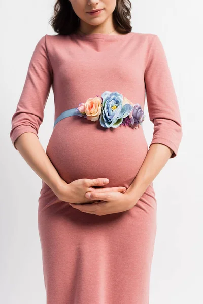 Vista Parziale Donna Incinta Con Cintura Floreale Toccante Pancia Isolata — Foto Stock