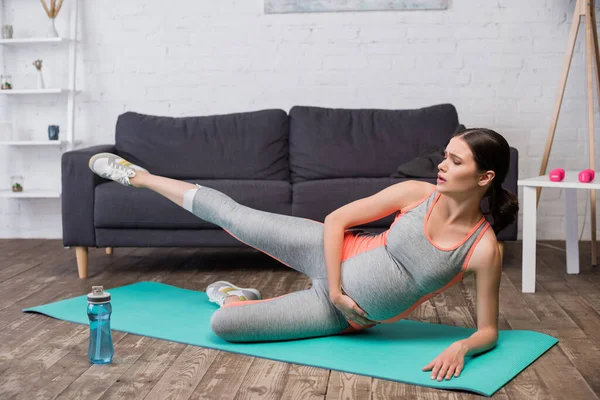 Pregnant Woman Sportswear Stretching Fitness Mat Sports Bottle — Stock Photo, Image