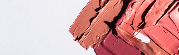 Bovenaanzicht Van Roze Beige Bruine Abstracte Penseelstreken Van Lippenstift Geïsoleerd — Stockfoto
