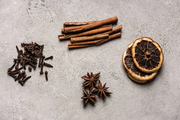 Flat Lay Spices Textured Grey Background — Stock Photo, Image