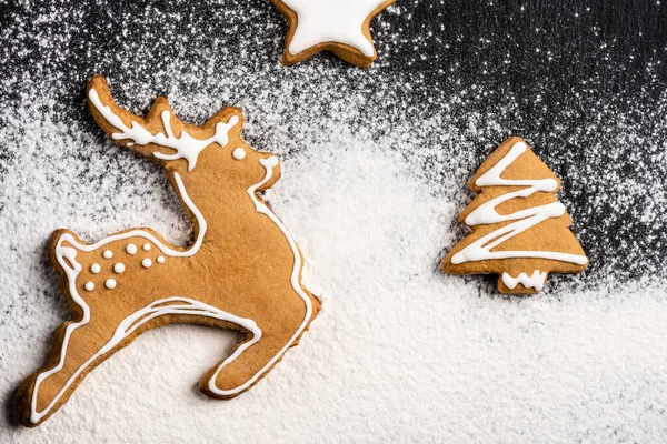 Vista Superior Cookies Forma Veado Pinheiro Estrela Com Açúcar — Fotografia de Stock