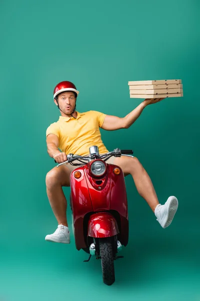 Surprised Delivery Man Red Helmet Riding Scooter While Holding Pizza — Stock Photo, Image