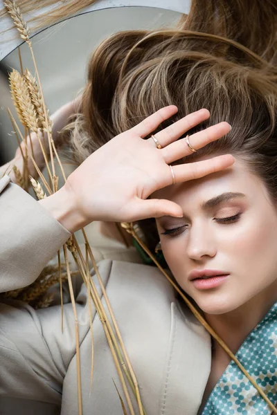 Top View Young Woman Lying Wheat Mirror — Stock Photo, Image