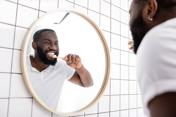 Mirror Reflection Afro American Man Brushing Teeth Bathroom — Stock Photo, Image
