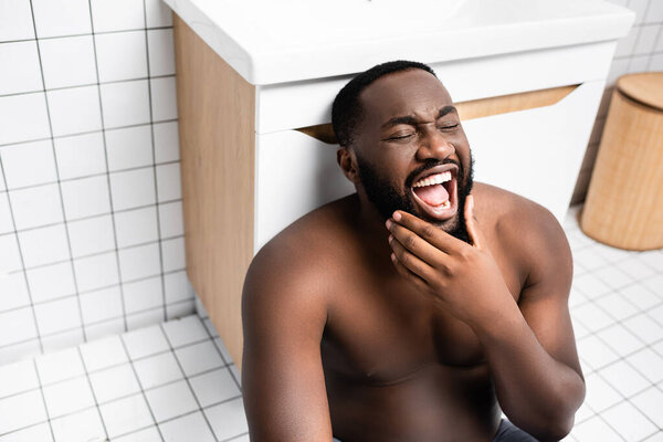 afro-american man suffering from clenched jaw 