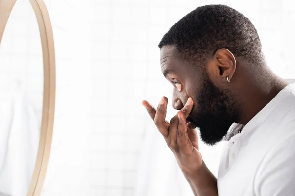 Side View Afro American Man Pulling Lower Eyelid Fingers — Stock Photo, Image