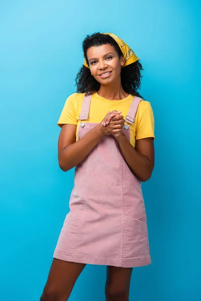 Cheerful African American Woman Standing Clenched Hands Blue — Stock Photo, Image