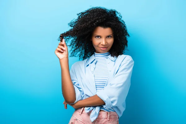 Curly African American Woman Twirling Hair Finger Blue — Stock Photo, Image