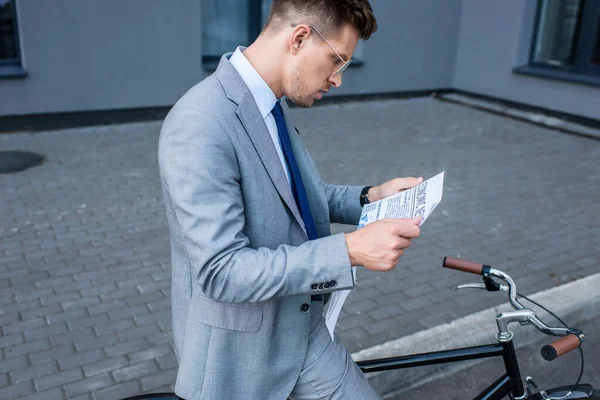 Young Businessman Reading Newspaper Bike Outdoors — Stock Photo, Image