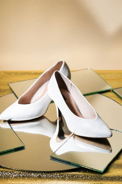 Elegant White Heeled Shoes Mirror Surface — Stock Photo, Image