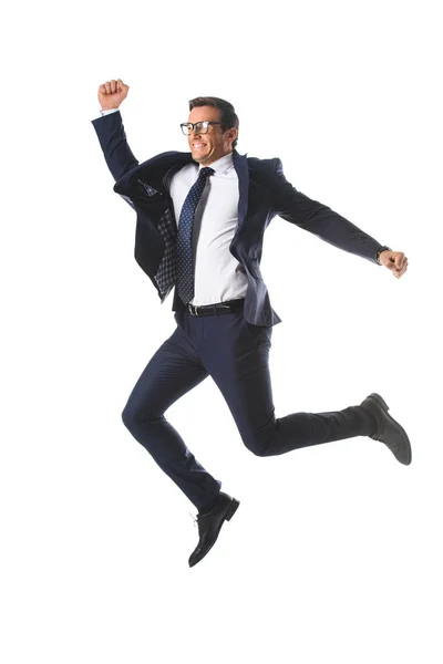 Excité homme d'affaires dans les lunettes sautant et gesticulant par les mains isolées sur fond blanc — Photo de stock