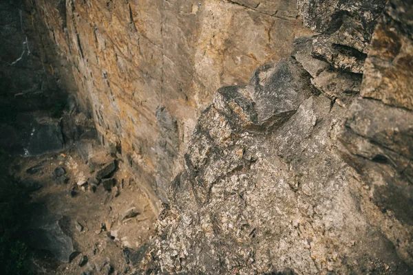 Erhöhter Blick von der Felswand auf den Abgrund — Stockfoto