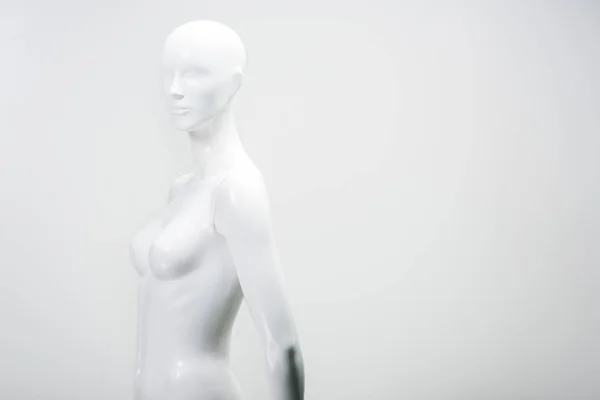 Maniquí femenino blanco aislado en blanco - foto de stock