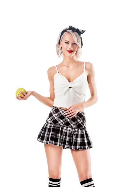 Retrato de mulher sorridente em roupas universitárias sedutoras segurando maçã fresca na mão isolada em branco — Fotografia de Stock