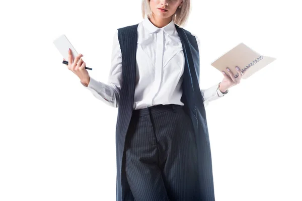 Tiro cortado de mulher de negócios com smartphone e notebook em mãos isoladas em branco — Fotografia de Stock