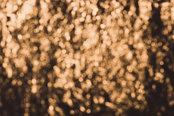 Beautiful defocused golden bokeh lights, abstract background — Stock Photo