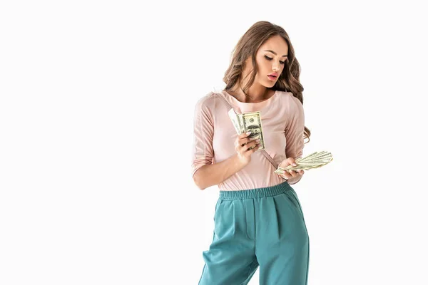 Hermosa mujer joven contando billetes de dólar, aislados en blanco - foto de stock