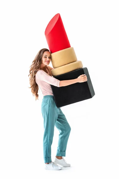 Menina sorridente atraente segurando grande batom vermelho, conceito de maquiagem, isolado no branco — Fotografia de Stock